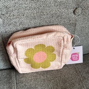 Talking out of Turn - Flower Medium Pouch Wallet